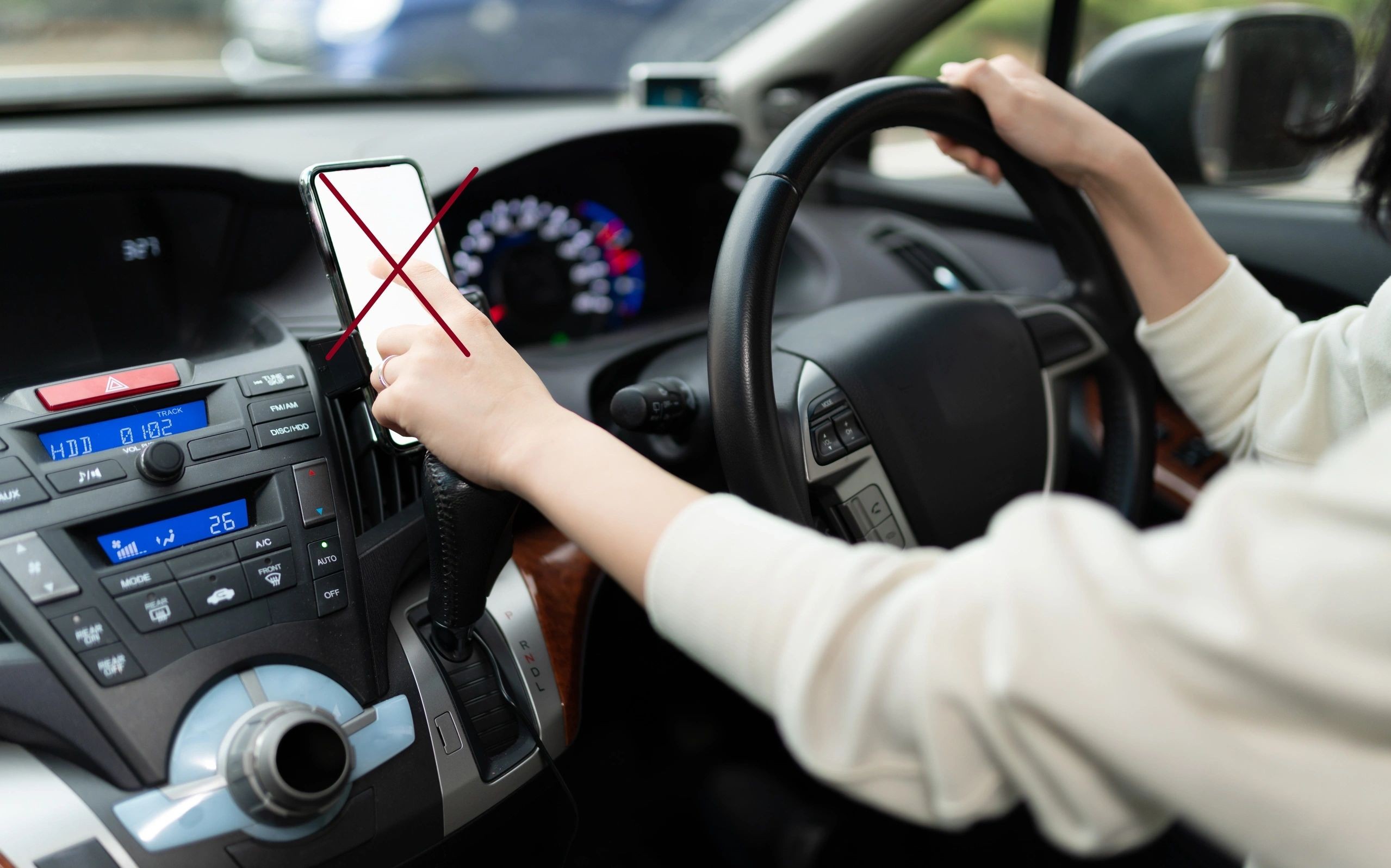 Drivers should not touch phone while driving